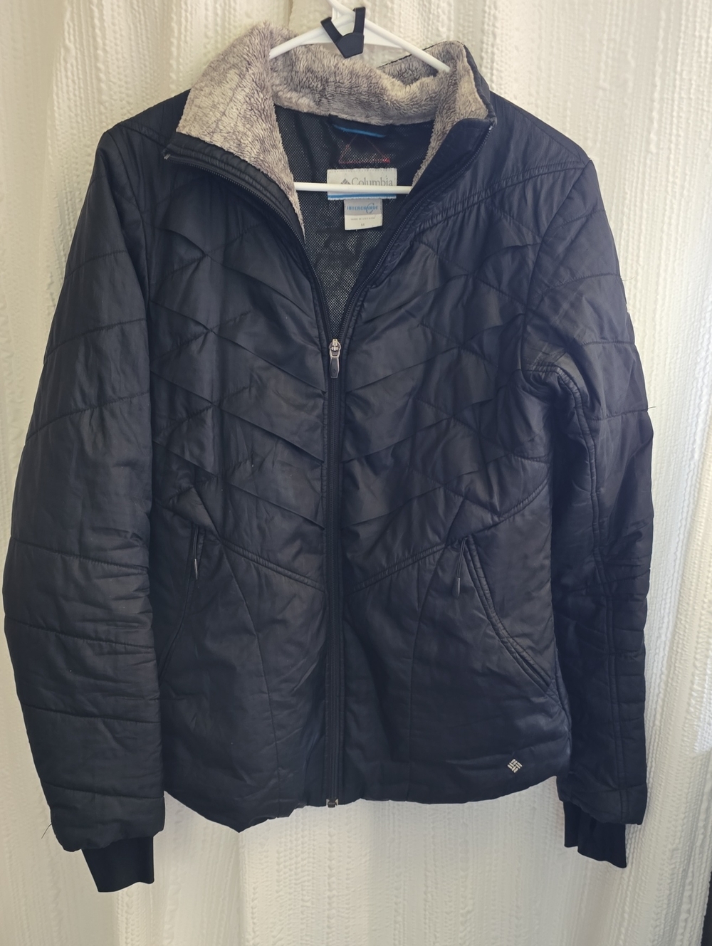 Womens M Columbia Black Quilted Puffer Jacket with Sherpa Collar